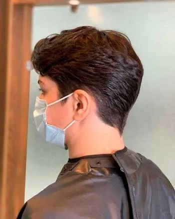 Corte de cabelo masculino navalhado com acabamento preciso e linha nítida - Módulo avançado do curso online de barbeiro
